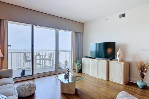 Condo in South Daytona, Florida, 2 bedrooms  № 2092121 - photo 8