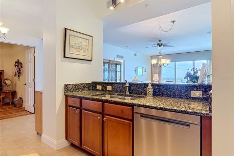 Condo in South Daytona, Florida, 2 bedrooms  № 2092121 - photo 13
