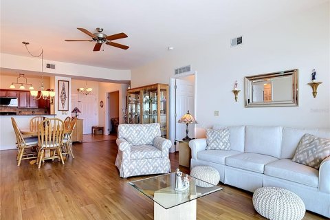 Condo in South Daytona, Florida, 2 bedrooms  № 2092121 - photo 7