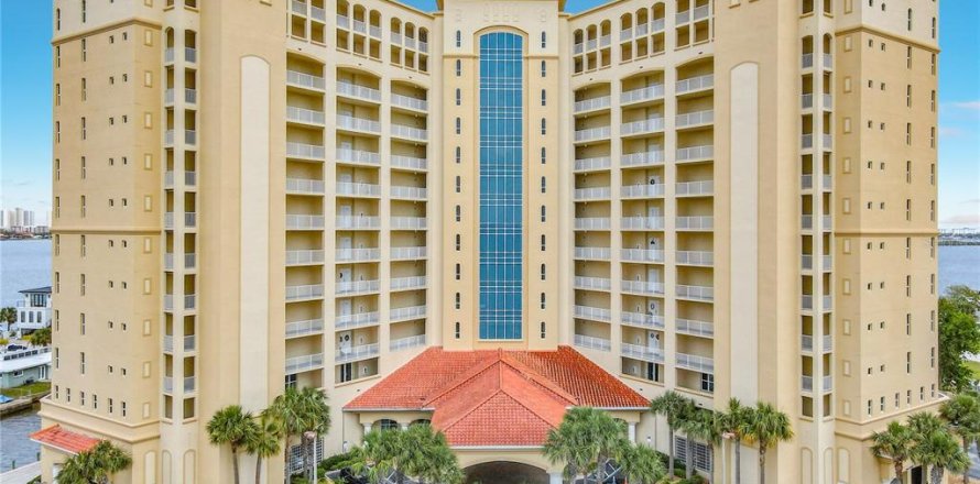 Condo in South Daytona, Florida, 2 bedrooms  № 2092121