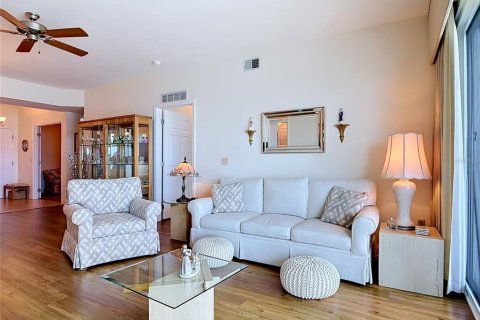 Condo in South Daytona, Florida, 2 bedrooms  № 2092121 - photo 5