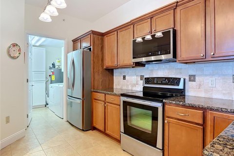 Condo in South Daytona, Florida, 2 bedrooms  № 2092121 - photo 9
