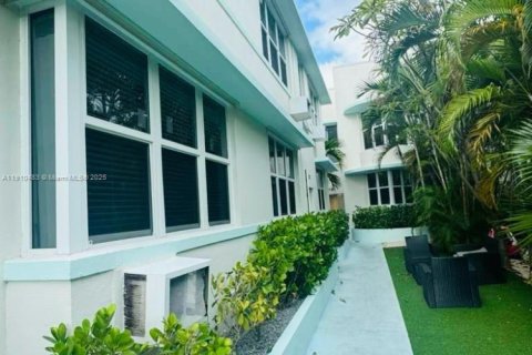 Apartamento en alquiler en Miami Beach, Florida, 46.45 m2 № 1965906 - foto 2