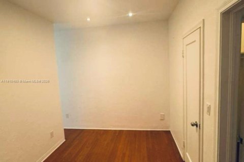 Apartamento en alquiler en Miami Beach, Florida, 46.45 m2 № 1965906 - foto 8