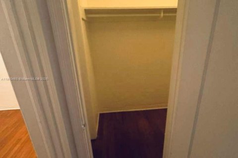 Apartamento en alquiler en Miami Beach, Florida, 46.45 m2 № 1965906 - foto 13