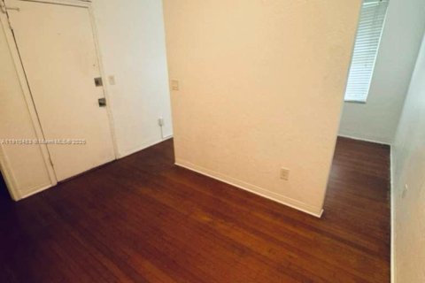 Apartamento en alquiler en Miami Beach, Florida, 46.45 m2 № 1965906 - foto 7