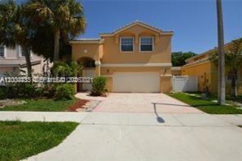House in Pembroke Pines, Florida 4 bedrooms, 254.55 sq.m. № 2068579 - photo 13