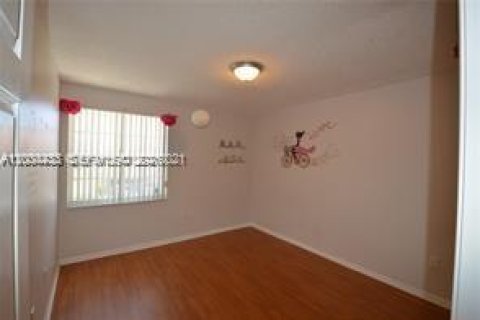 House in Pembroke Pines, Florida 4 bedrooms, 254.55 sq.m. № 2068579 - photo 5