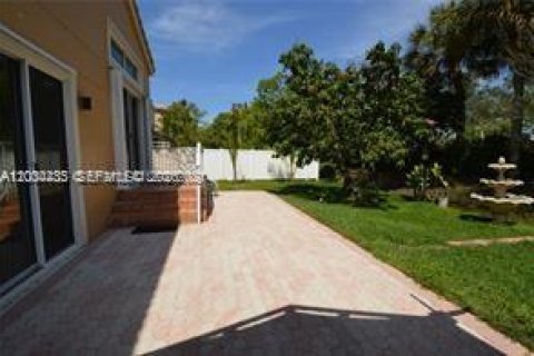 House in Pembroke Pines, Florida 4 bedrooms, 254.55 sq.m. № 2068579 - photo 17