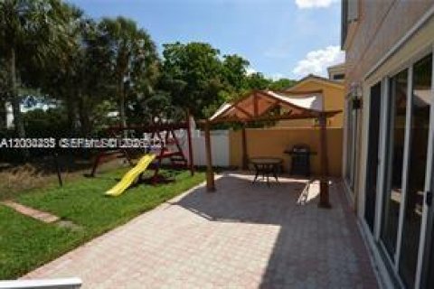 House in Pembroke Pines, Florida 4 bedrooms, 254.55 sq.m. № 2068579 - photo 19