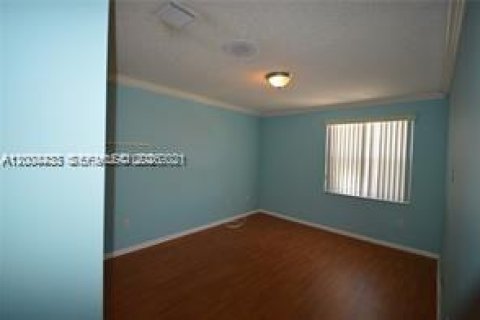 House in Pembroke Pines, Florida 4 bedrooms, 254.55 sq.m. № 2068579 - photo 4