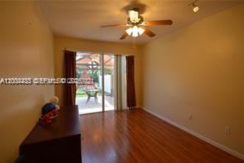 House in Pembroke Pines, Florida 4 bedrooms, 254.55 sq.m. № 2068579 - photo 2