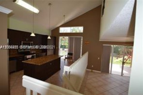 House in Pembroke Pines, Florida 4 bedrooms, 254.55 sq.m. № 2068579