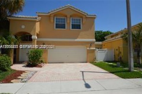House in Pembroke Pines, Florida 4 bedrooms, 254.55 sq.m. № 2068579 - photo 14