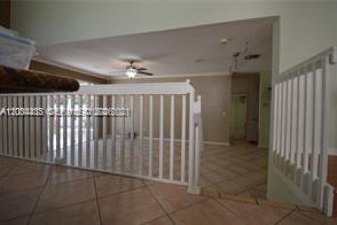 House in Pembroke Pines, Florida 4 bedrooms, 254.55 sq.m. № 2068579 - photo 7