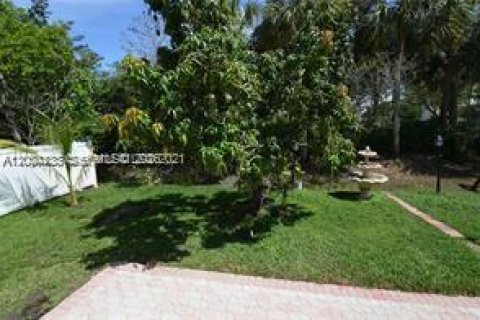 House in Pembroke Pines, Florida 4 bedrooms, 254.55 sq.m. № 2068579 - photo 22