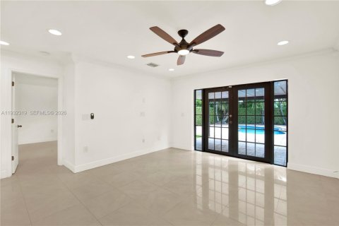 House in Miami, Florida 3 bedrooms, 139.35 sq.m. № 1990684 - photo 13