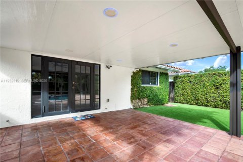 House in Miami, Florida 3 bedrooms, 139.35 sq.m. № 1990684 - photo 25