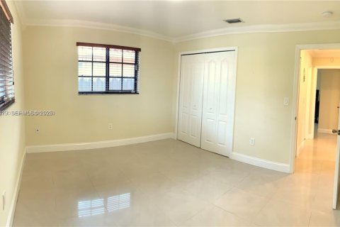 Villa ou maison à louer à Miami, Floride: 3 chambres, 139.35 m2 № 1990684 - photo 3
