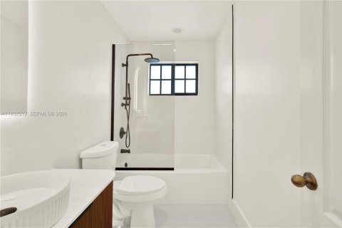 House in Miami, Florida 3 bedrooms, 139.35 sq.m. № 1990684 - photo 21