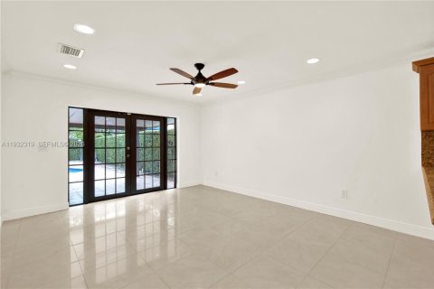 House in Miami, Florida 3 bedrooms, 139.35 sq.m. № 1990684 - photo 12