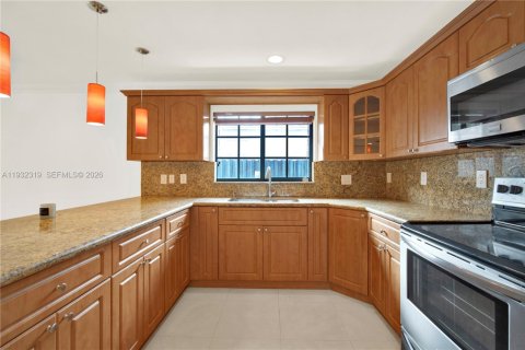 House in Miami, Florida 3 bedrooms, 139.35 sq.m. № 1990684 - photo 11