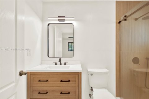 House in Miami, Florida 3 bedrooms, 139.35 sq.m. № 1990684 - photo 18