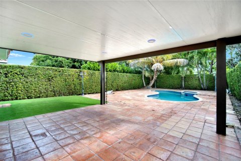 House in Miami, Florida 3 bedrooms, 139.35 sq.m. № 1990684 - photo 24