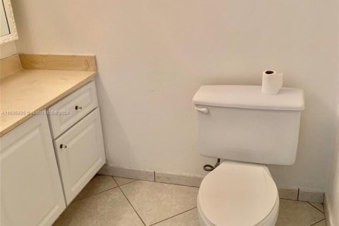 Condo in Hallandale Beach, Florida, 1 bedroom  № 2038113 - photo 14