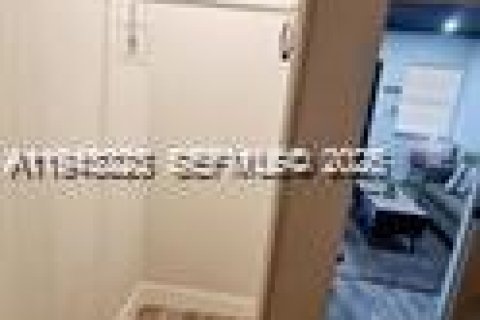 Apartment in Miami, Florida 2 bedrooms, 74.32 sq.m. № 2000297 - photo 8