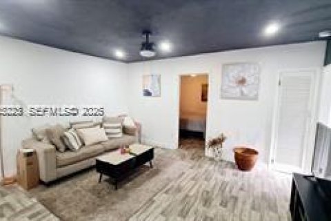 Apartment in Miami, Florida 2 bedrooms, 74.32 sq.m. № 2000297 - photo 3