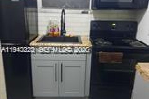 Apartment in Miami, Florida 2 bedrooms, 74.32 sq.m. № 2000297 - photo 9