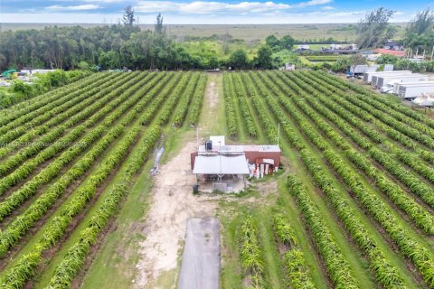 Propiedad comercial en venta en Miami, Florida № 1820320 - foto 10