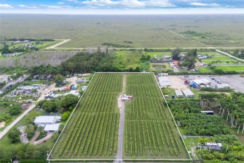 Propiedad comercial en venta en Miami, Florida № 1820320 - foto 2