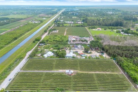 Propiedad comercial en venta en Miami, Florida № 1820320 - foto 22