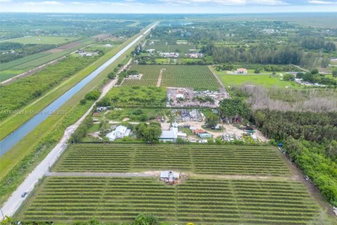 Propiedad comercial en venta en Miami, Florida № 1820320 - foto 21
