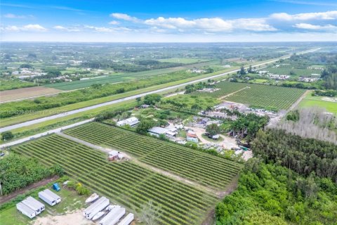 Propiedad comercial en venta en Miami, Florida № 1820320 - foto 3