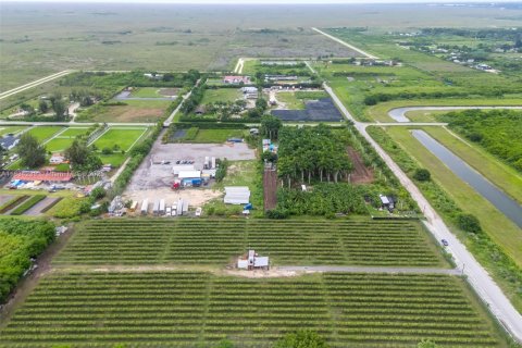 Propiedad comercial en venta en Miami, Florida № 1820320 - foto 13