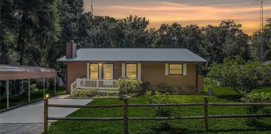 House in Bushnell, Florida 3 bedrooms, 171.68 sq.m. № 1908749