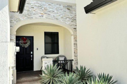Townhouse in Miami, Florida 3 bedrooms, 133.87 sq.m. № 1867428 - photo 1
