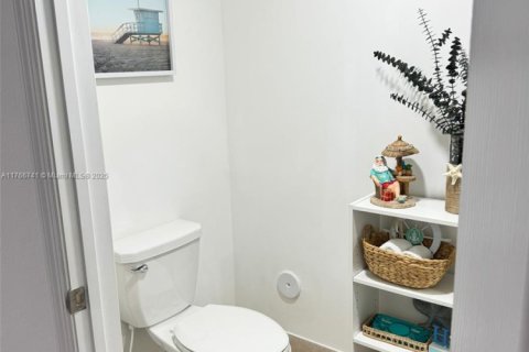Townhouse in Miami, Florida 3 bedrooms, 133.87 sq.m. № 1867428 - photo 13