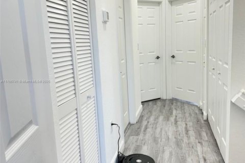 Townhouse in Miami, Florida 3 bedrooms, 133.87 sq.m. № 1867428 - photo 9