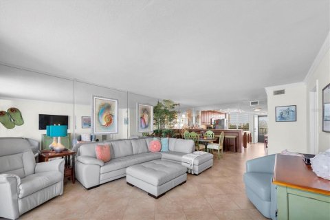 Condominio en venta en Saint Pete Beach, Florida, 2 dormitorios, 109.16 m2 № 1634086 - foto 16
