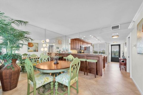 Condominio en venta en Saint Pete Beach, Florida, 2 dormitorios, 109.16 m2 № 1634086 - foto 12