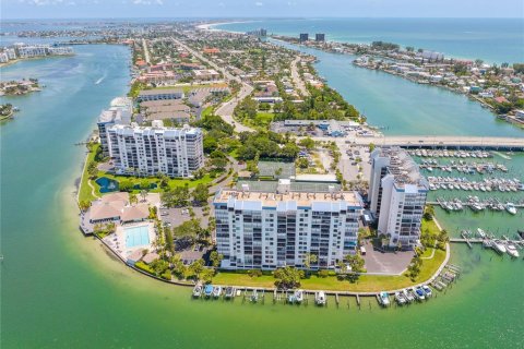 Condominio en venta en Saint Pete Beach, Florida, 2 dormitorios, 109.16 m2 № 1634086 - foto 1