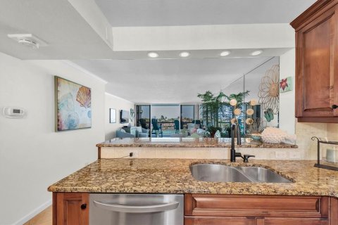 Condominio en venta en Saint Pete Beach, Florida, 2 dormitorios, 109.16 m2 № 1634086 - foto 11