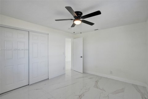 Commercial property in West Palm Beach, Florida 208.84 sq.m. № 2007595 - photo 6
