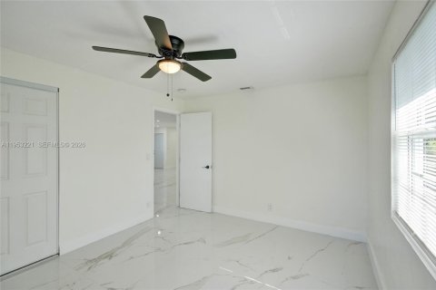 Commercial property in West Palm Beach, Florida 208.84 sq.m. № 2007595 - photo 17