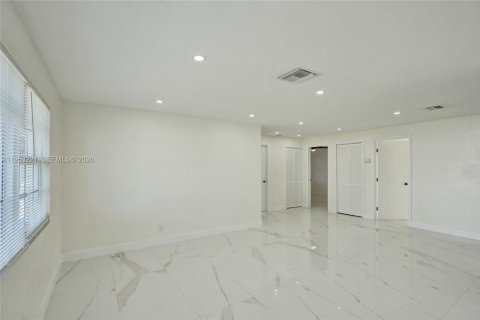 Commercial property in West Palm Beach, Florida 208.84 sq.m. № 2007595 - photo 13