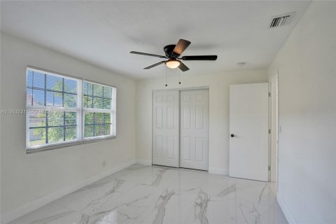 Commercial property in West Palm Beach, Florida 208.84 sq.m. № 2007595 - photo 20